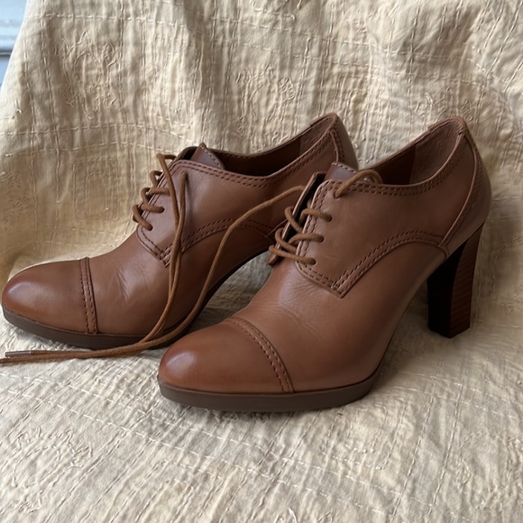 Like new Franco Sarto lace up ankle booties size 6.5 M, 3.5in heel whiskey brown - Picture 7 of 10